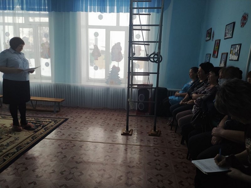 В Омутинском районе полицейские проводят беседы в трудовых коллективах и рассказывают, как защититься от мошенников